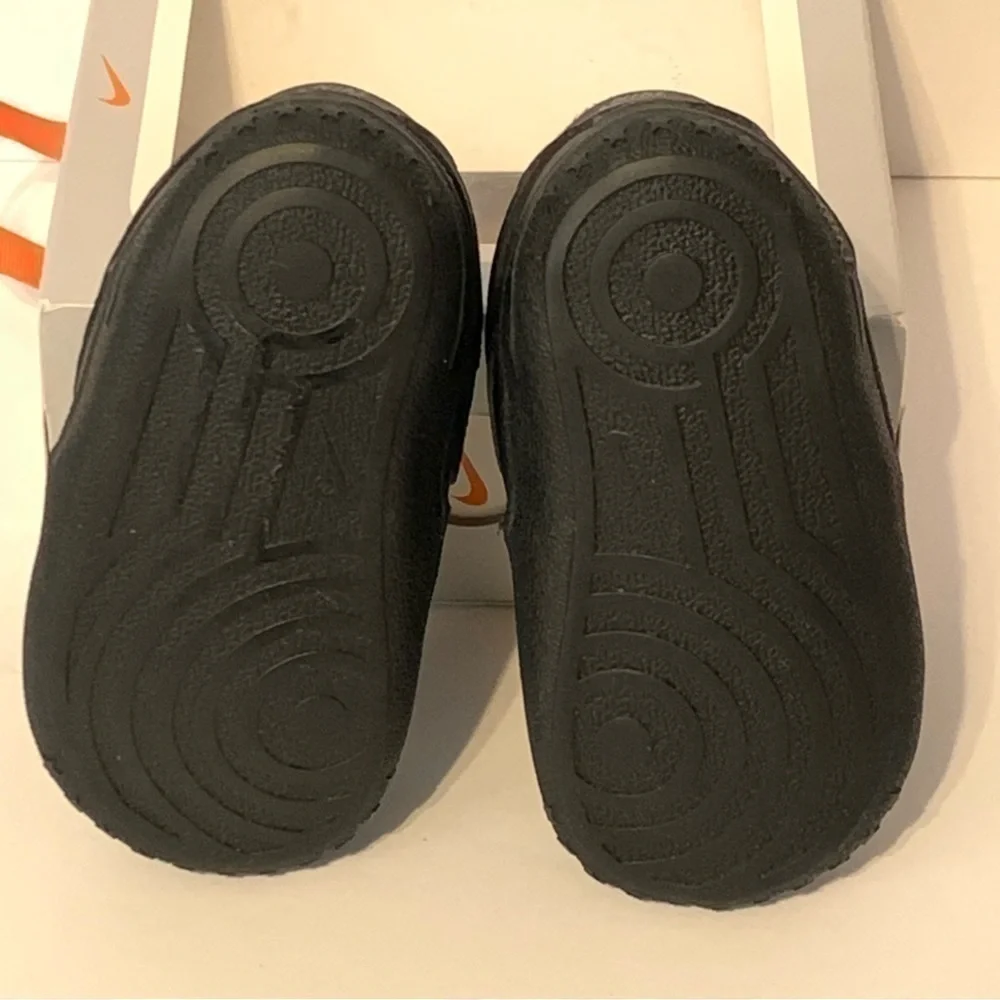 NIB. NIKE Force 1 Crib Black Infant Bootie